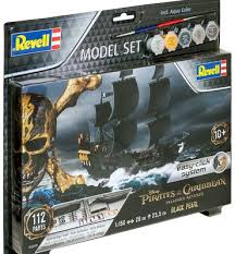 Revell 1/150 Black Pearl Model Set