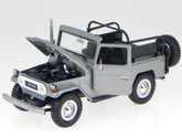 Motormax 1:24 Toyota FJ40 Platinum Collection - Silver