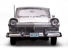 Sun Star 1/18 1957 Ford Fairlane 500 Skyliner