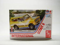AMT- 1/25 1977 International Harvester Scout II