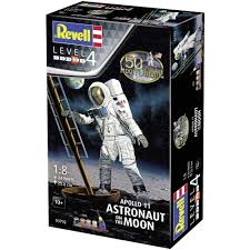 Revell 1/8 Apollo 11 Astronaut on the Moon