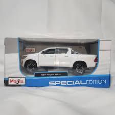 Maisto 1/24 Toyota Hilux