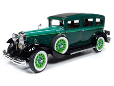 AutoWorld  - 1/18  1931 Peerless Master 8 Sedan - Green